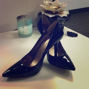 👠Hot BCBG Patent Leather Bikini Pumps👠