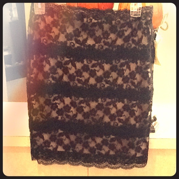 Lace skirt