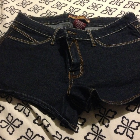 👆👆SOLD👆👆sDark wash shorts