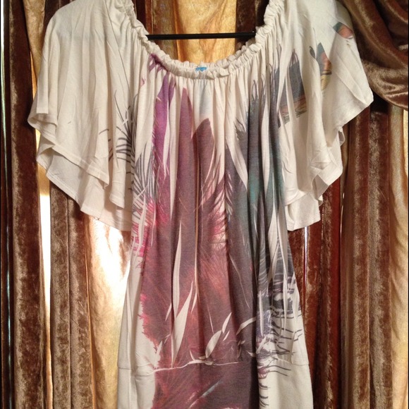 Gray shirt. Medium