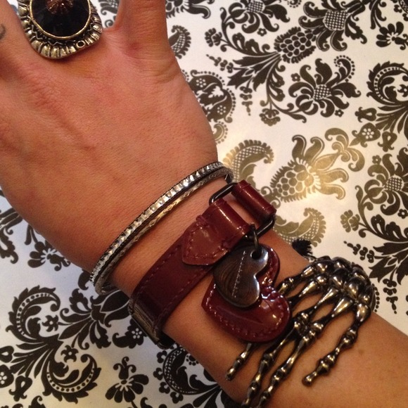 Burberry Leather Bracelet <3