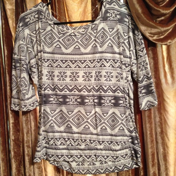 Gray tribal quarter sleeve shirt.