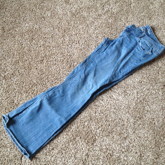 SOLD!!!!American Eagle light washed jeans - Picture 1 of 2