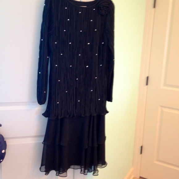 VTG PEARLS & CRYSTALS BLACK MERMAID CUT DRESS - Picture 1 of 4