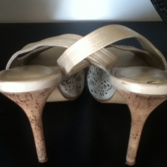 AUDREY BROOKE Pumps - Picture 3 of 3