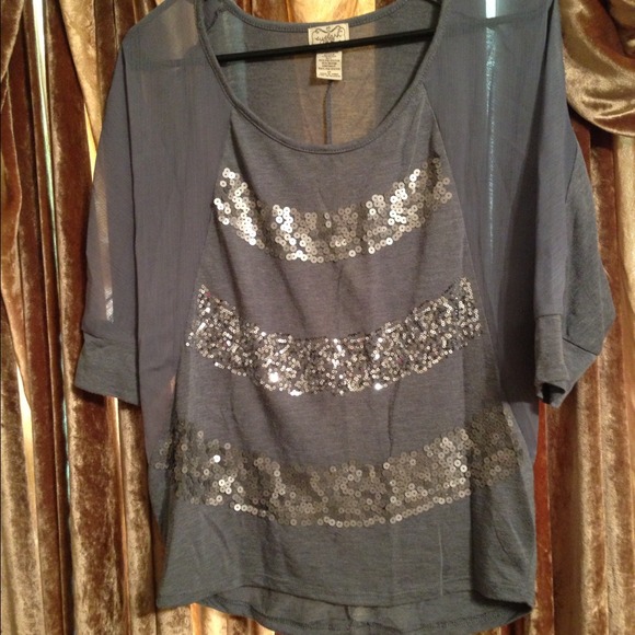 Gray shirt with sequins