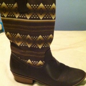 Brown tribal printed boots