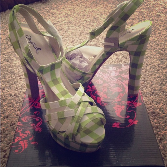 **Reduced!!**Green and white heels