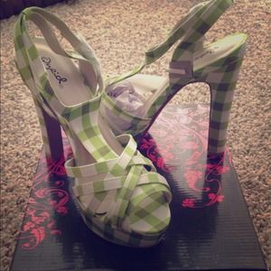 **Reduced!!**Green and white heels
