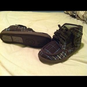 Roxy high top slip on fuzzy inside