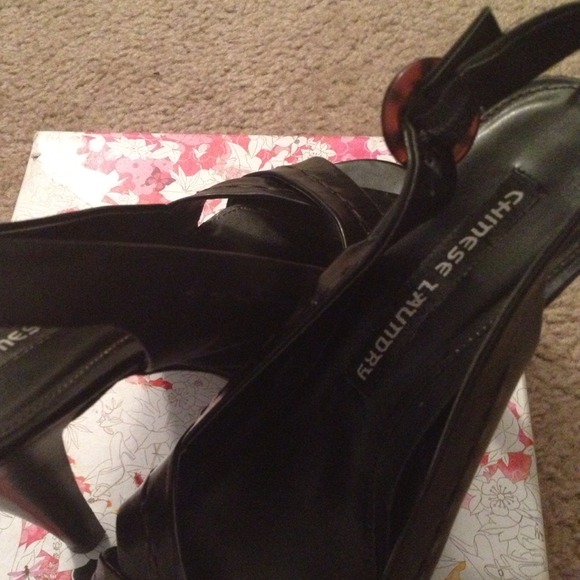 Chinese Laundry strap back heels - Picture 2 of 4