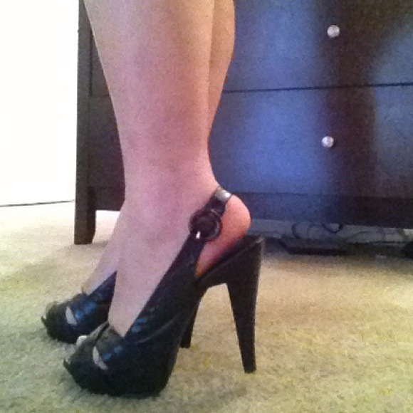 Chinese Laundry strap back heels - Picture 4 of 4