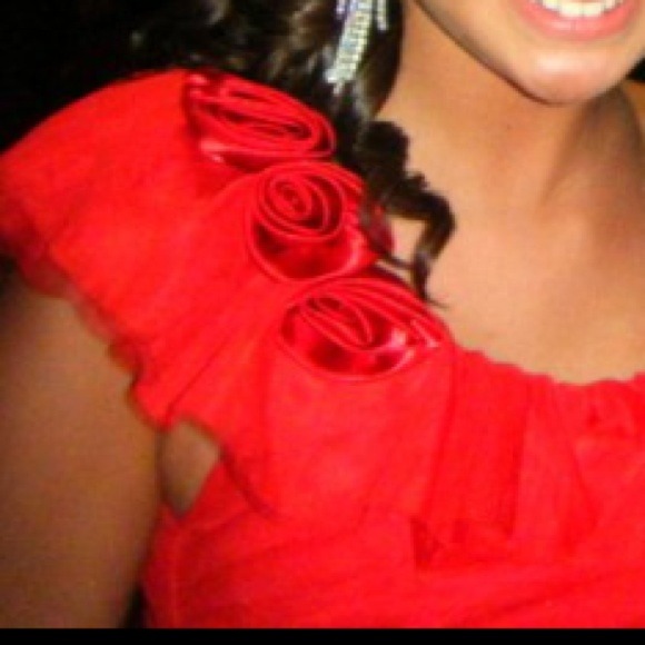 Beautiful red homecoming or prom dress - Picture 2 of 4