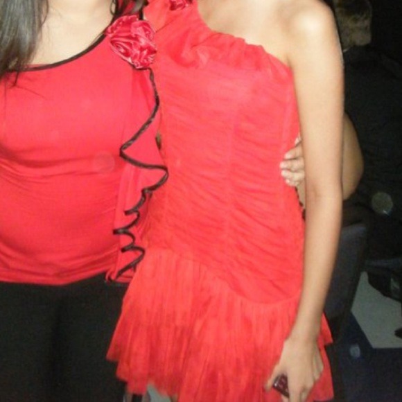 Beautiful red homecoming or prom dress - Picture 3 of 4