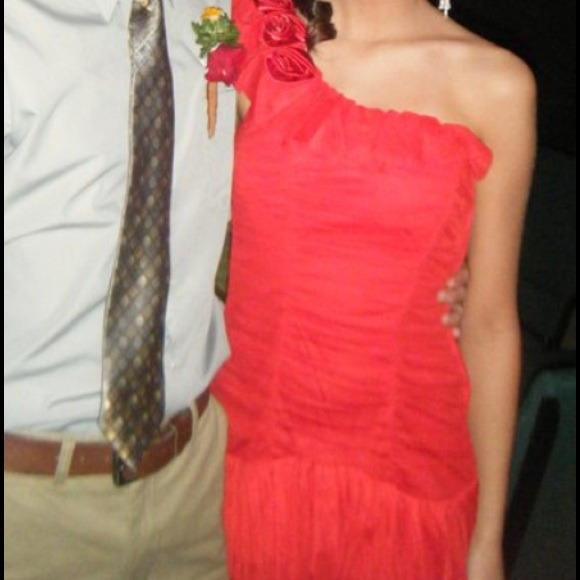 Beautiful red homecoming or prom dress - Picture 4 of 4