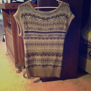 Short sleeved sweater