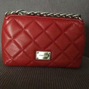 SOLD🌻🌻📯📯Authentic Michael Kors  Clutch