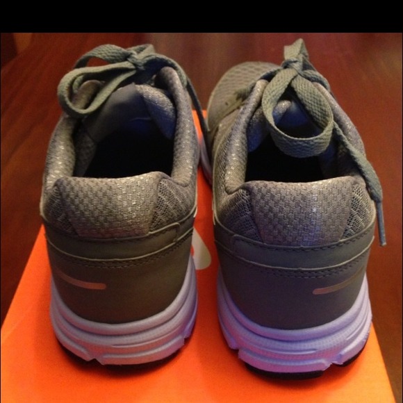 Nike Air Relentless Womens Running Shoe.Pre owned - Picture 3 of 4