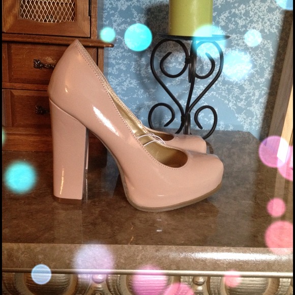 BUNDLE 2 new pumps mossimo!