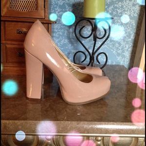 BUNDLE 2 new pumps mossimo!