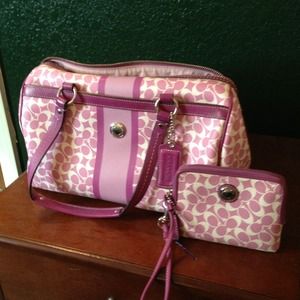 Coach purse and wallet looks brand new