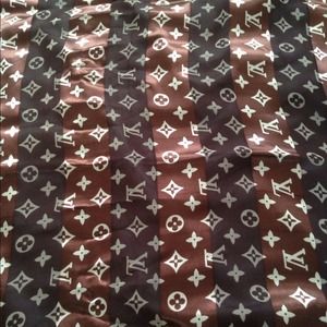 LV multi-use scarf