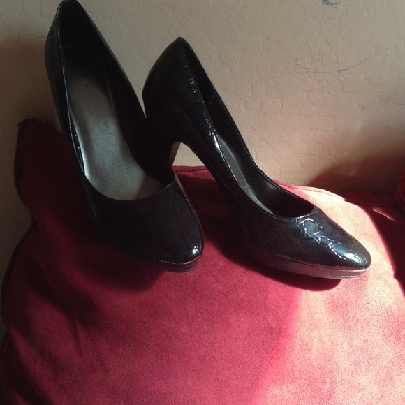 Fioni black croc heels