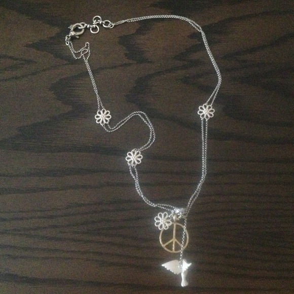 💢BUNDLE💢Lucky Necklace and VS Sprays