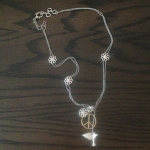 💢BUNDLE💢Lucky Necklace and VS Sprays