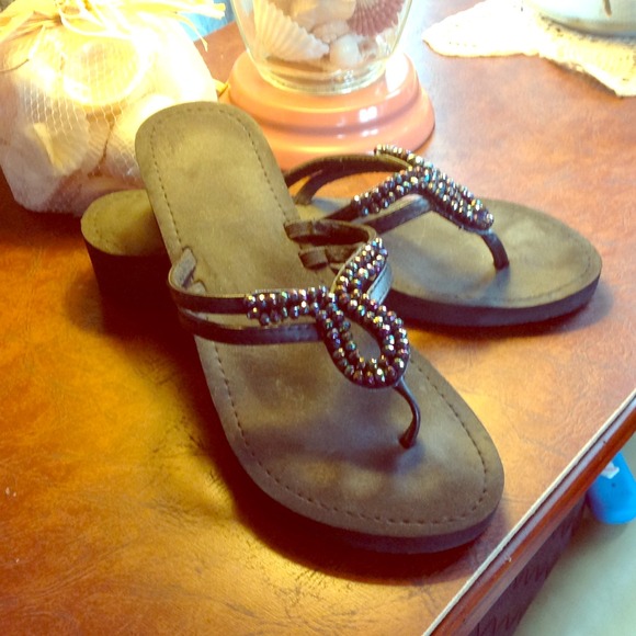 🏁Jeweled wedge flip-flops; black, size 8 - Picture 1 of 2