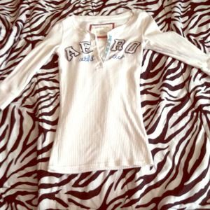 Aeropostale elbow length shirt.
