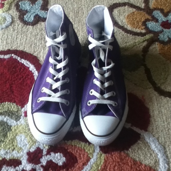 **SOLD** Purple Converse Chuck Taylor's size 9 - Picture 2 of 3