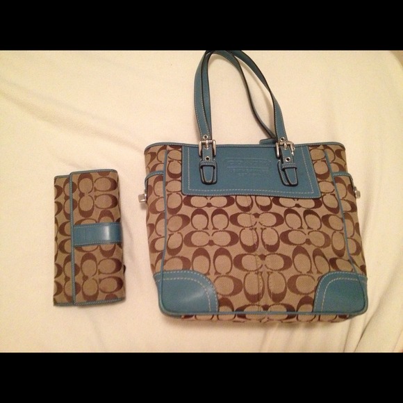 Authentic Coach bag - Picture 1 of 3