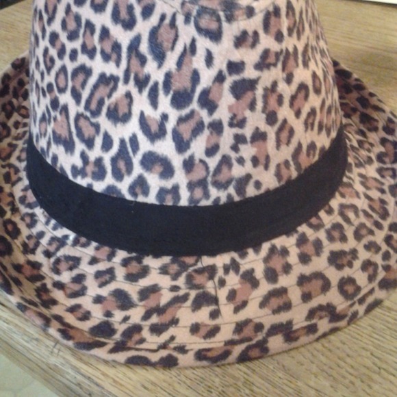 Miley Cyrus hat