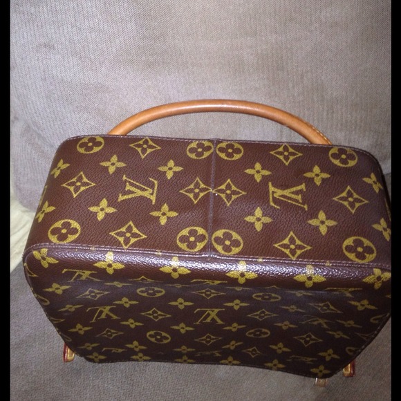 Pre -Owned Authentic Louis Vuitton bag!! - Picture 2 of 4