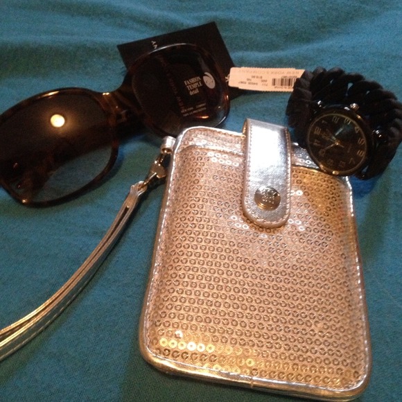 ✨Traded✨ NY&CO Accessories - Picture 1 of 4
