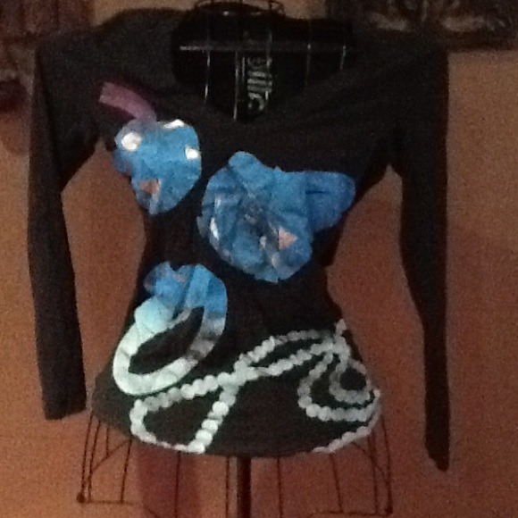 Long sleeve tee