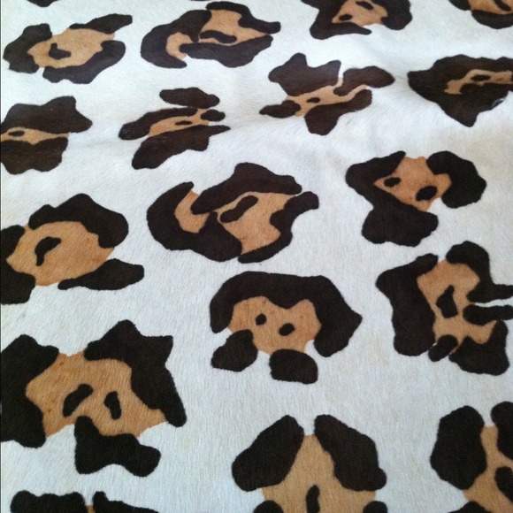 Brand new Authentic Brazillian dyed cow hide rug! - Picture 3 of 4