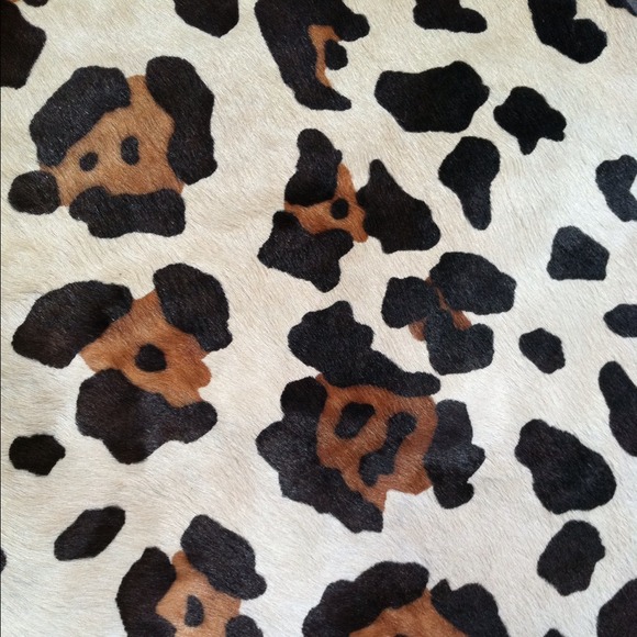 Brand new Authentic Brazillian dyed cow hide rug! - Picture 4 of 4