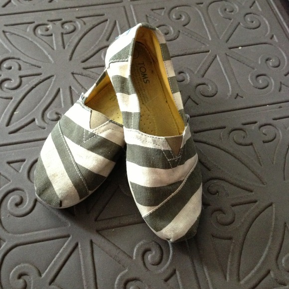 Sold Toms shoes