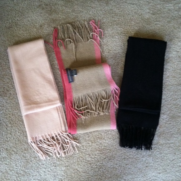 Banana Republic Outerwear - Scarves
