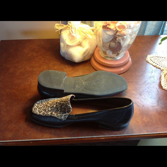 🐆Classic leather Naturalizer flats w/animal print - Picture 3 of 3