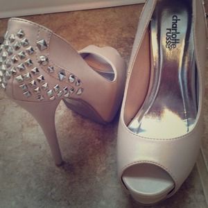 Sexy nude pumps with stud detail!