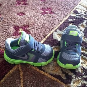Nike toddler shoes