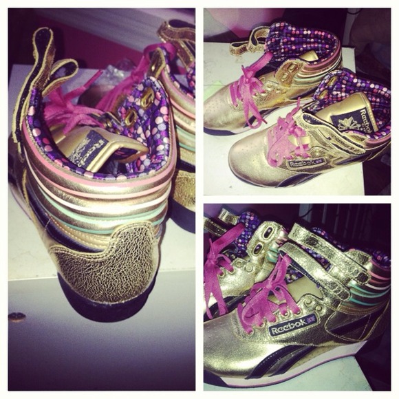 Size 6 never been worn women's reebox