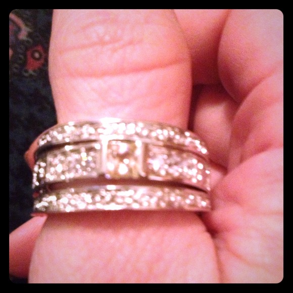 Avon convertible ring