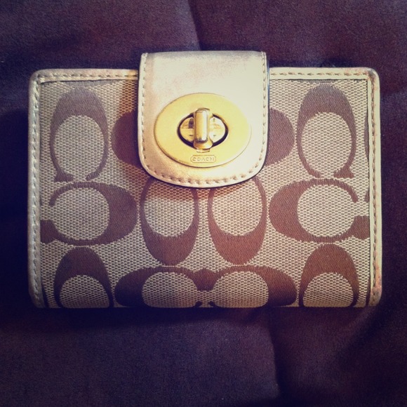 Coach Clutches & Wallets - Trade Coach Wallet👍