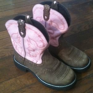 Justin Cowgirl Boots Hold For Cherry1425