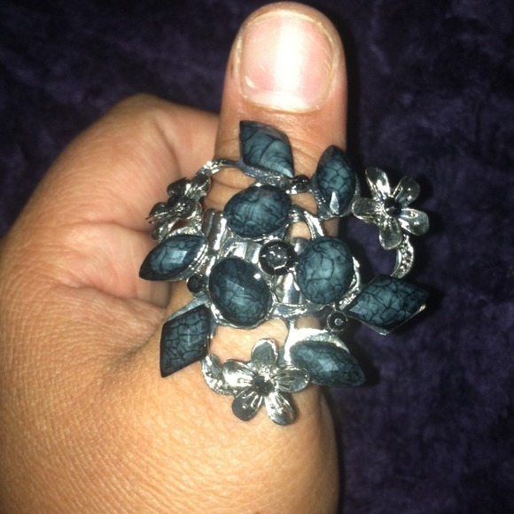 Statement piece ring one size fits all stretchy - Picture 4 of 4