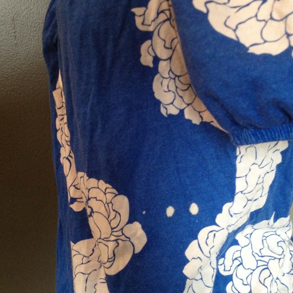 DONATED Deep v neck blue and white floral blouse - Picture 2 of 3